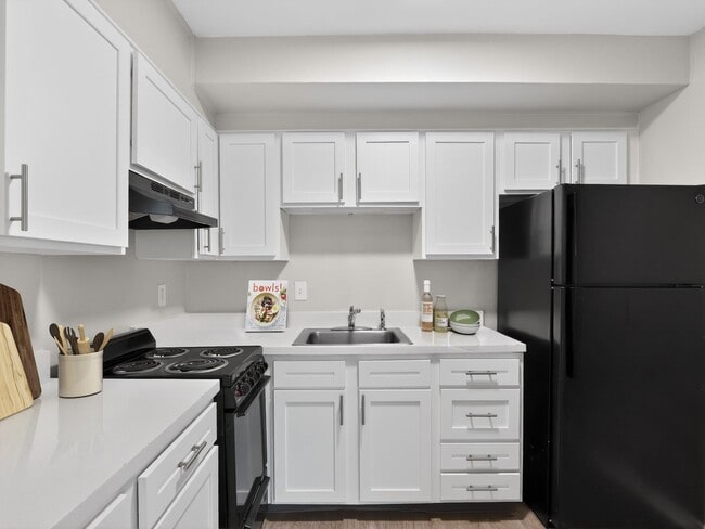 Elevate your living at The Flats at Talcott, an Eagle Rock Community. Enjoy modern kitchens with sleek appliances and plenty of space to cook and entertain. Discover your new home today and schedule a tour for a firsthand look!