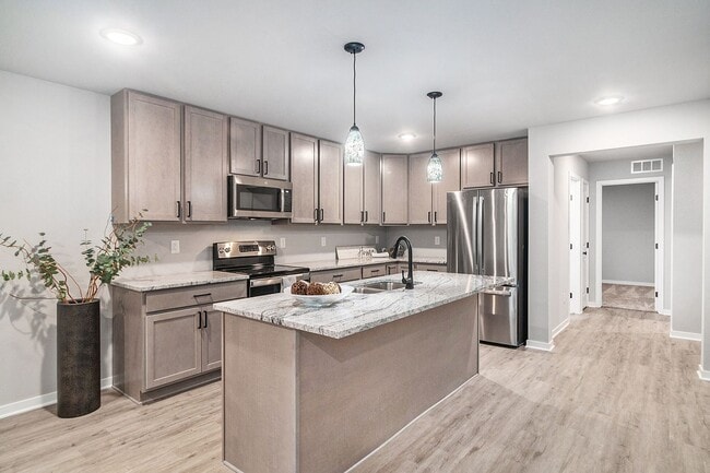 Like New 5 Bedroom - Close to the lake! - Like New 5 Bedroom - Close to the lake!