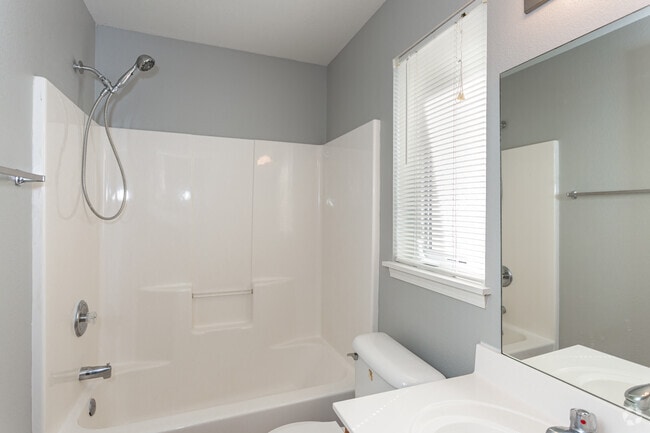 3BR, 2BA - 1350 SF