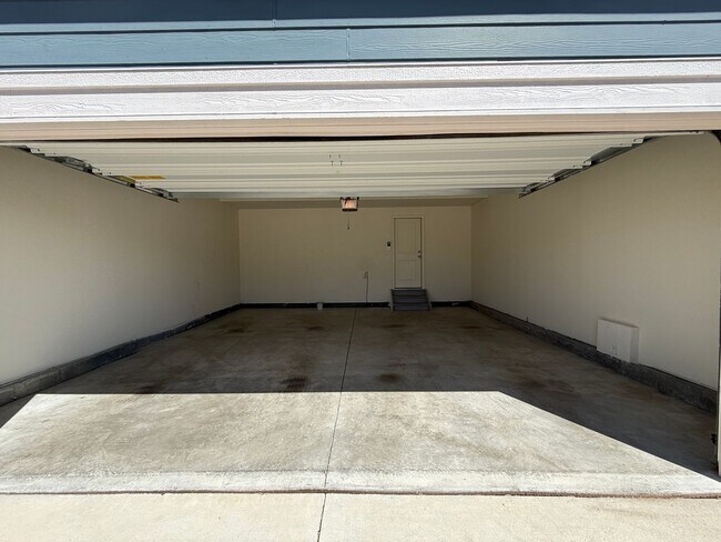 Photo - 3 Bed 3 Bath Home Minutes Away from Ft. Carson, Peterson SFB , & Schriever SFB!!