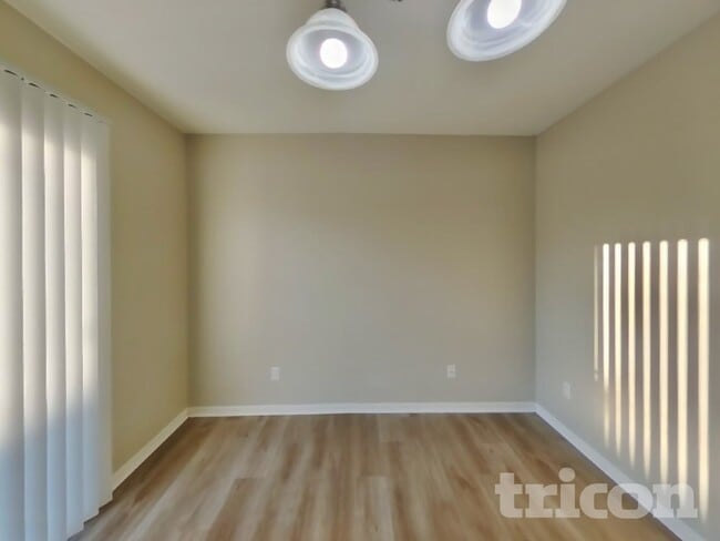 Photo - 1411 Blue Brook Way