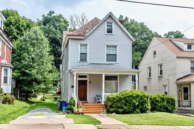 Photo - *** Bellevue * Lovely & Large 3 Bedroom House * Pet Friendly * Renovated & Spacious * Granite & S...