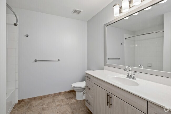 1BR, 1BA - 750 SF- Bathroom