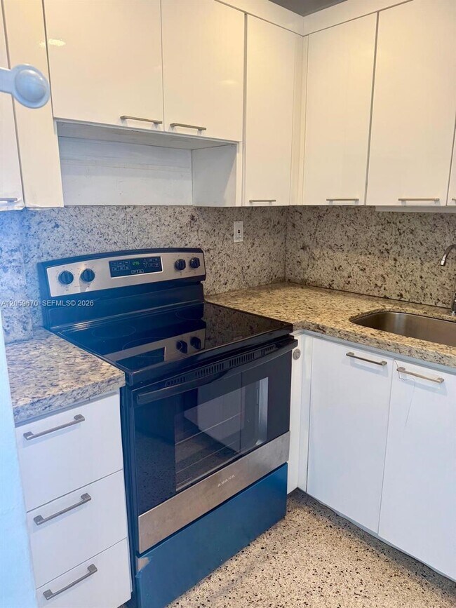 Photo - 1736 SW 19th St Unit 404