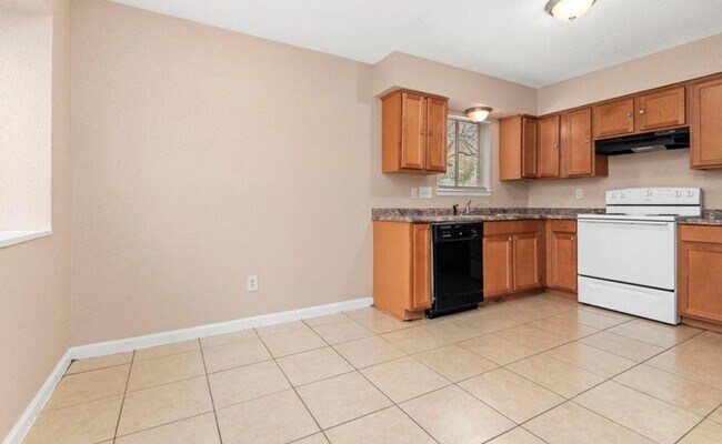 Photo - 4 Bedroom Home with 2 Bath and large back ...