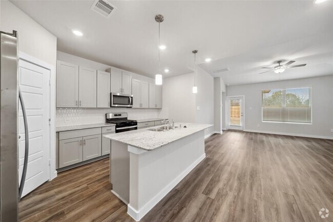 Building Photo - 18033 Martin Pines Dr Rental