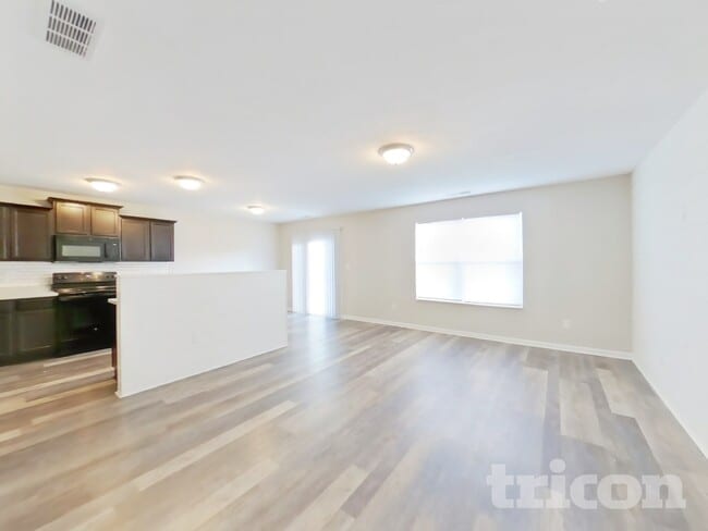 Photo - 963 Redwood Dr