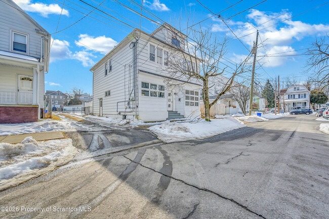 Photo - 53 Sobieski St