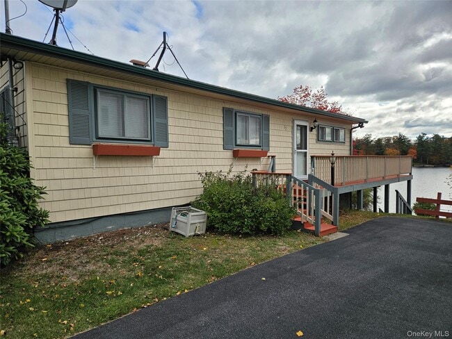 Building Photo - 72 Crescent Cir