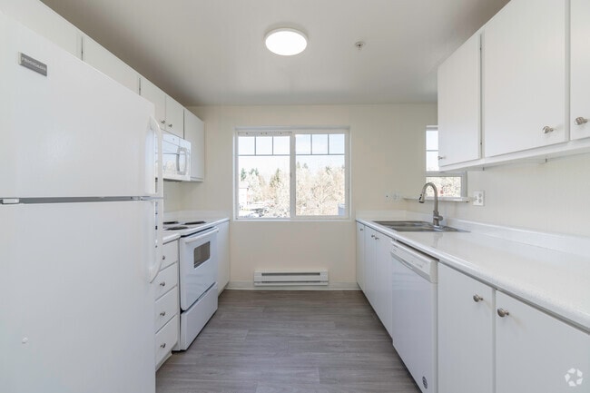 2BR, 2BA - 981SF Birch Kitchen