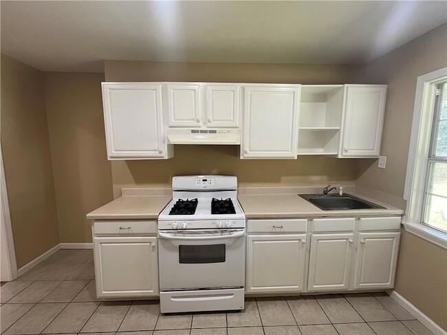Photo - 715 Community St