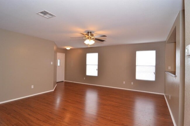 Photo - 806 Municipal Dr