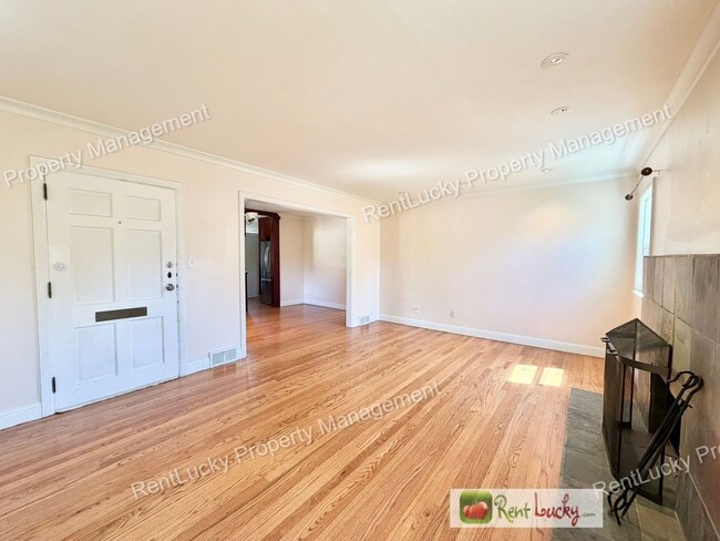 Building Photo - 2130 Montvale Pl W
