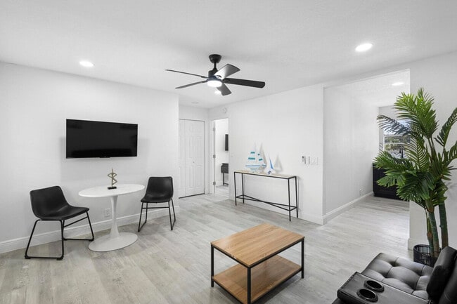 Photo - 1882 Lake St Unit ID1094236P