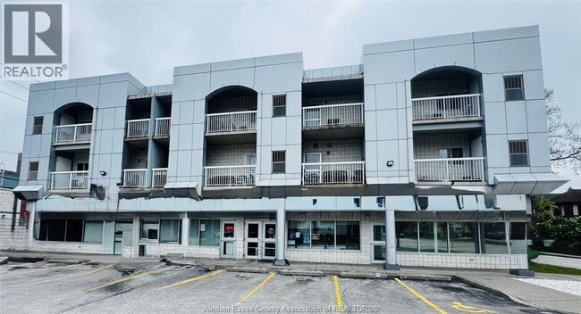 Photo - 275 Wyandotte St W Unit 305