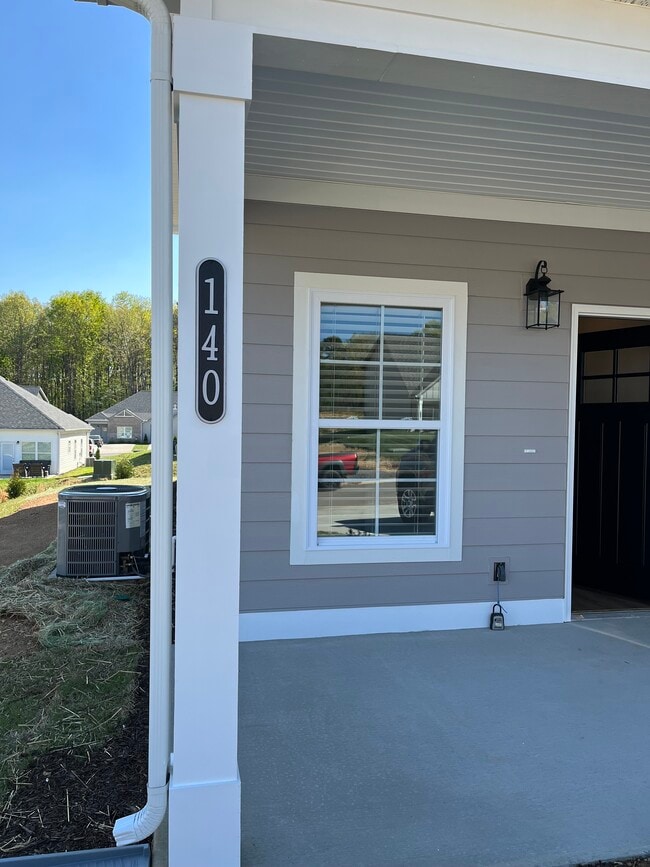 Photo - 140 Bellingham Cv NE