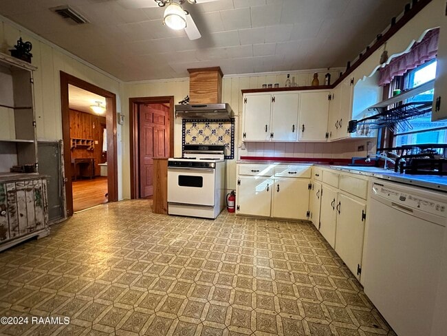 Photo - 115 Fallbrook Ave