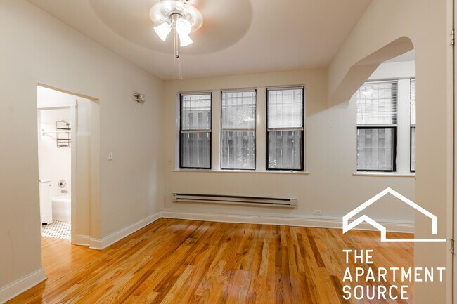 Photo - 4616 N Paulina St