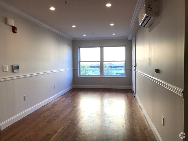 Building Photo - 1613 Summit Ave Unit 2 Rental