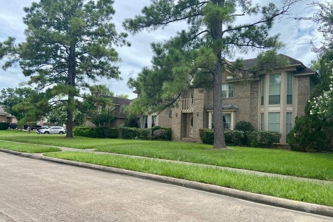Building Photo - 14702 Rancho Vista Dr