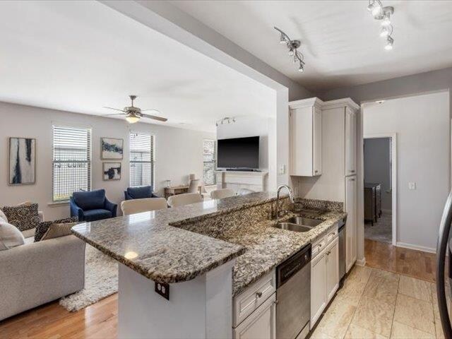 580 S Main St