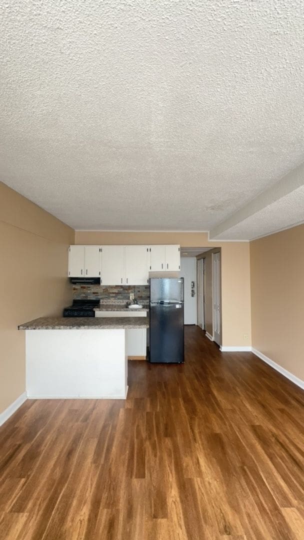 Photo - STUDIO UNIT #621 Available NOW!!