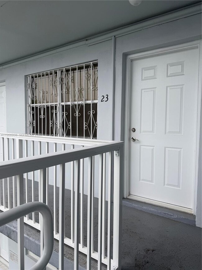 Building Photo - 4550 SW 67th Ave Unit 23