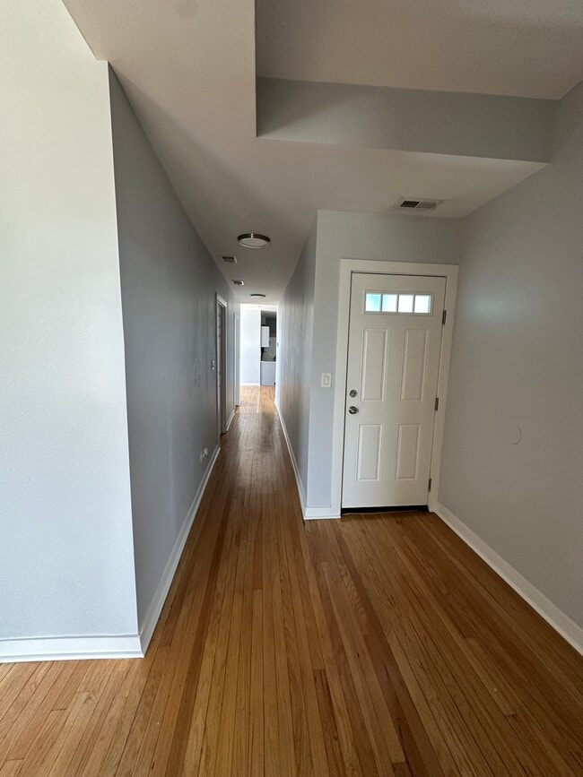 Hallway - 3626 W Polk St Unit 3