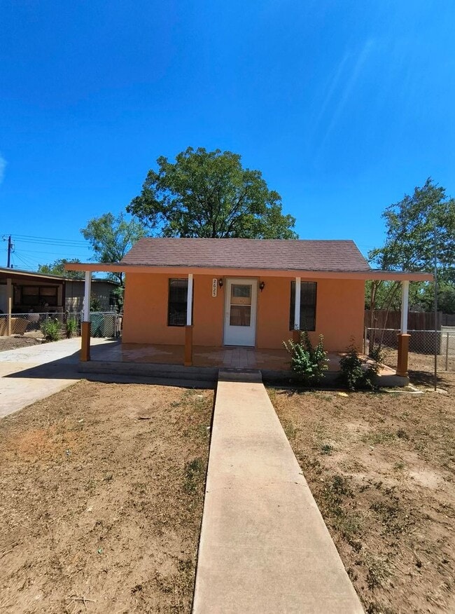 Photo - 2625 Webster St