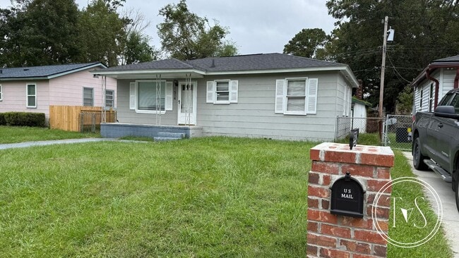 Building Photo - RATE DROP ALERT (was $1600/month)!