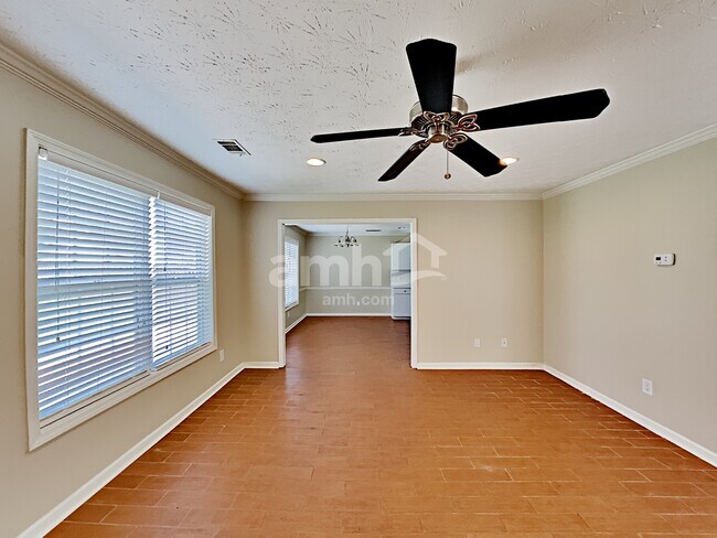 Photo - 37 Kirkhill Dr