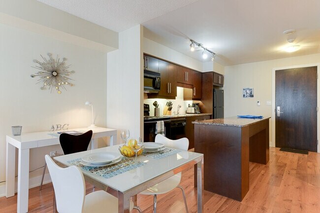 Photo - 20 Blue Jays Way Unité ID1034863P