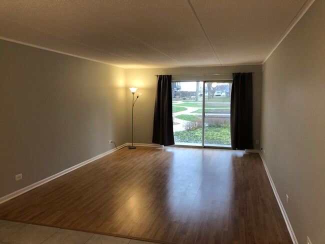 5S070 Pebblewood Ln Unit G1