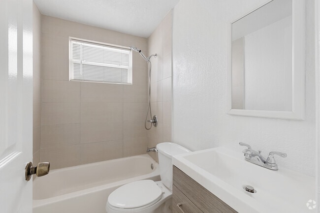 1BR, 1BA - 600 SF - Bathroom - 6844 Harding Ave