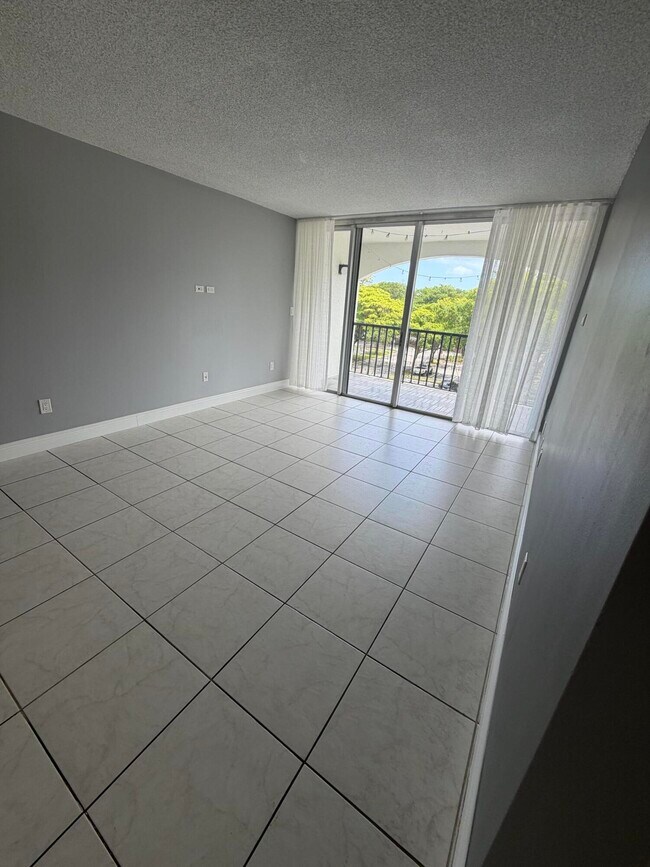 Photo - 2160 SW 16th St Unit 418