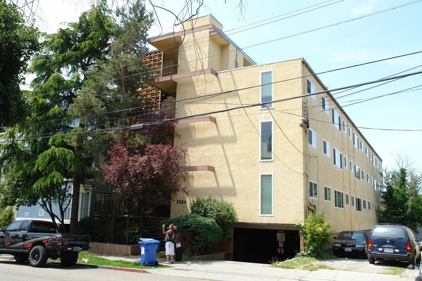 Photo - 2534 Benvenue Ave Apartments