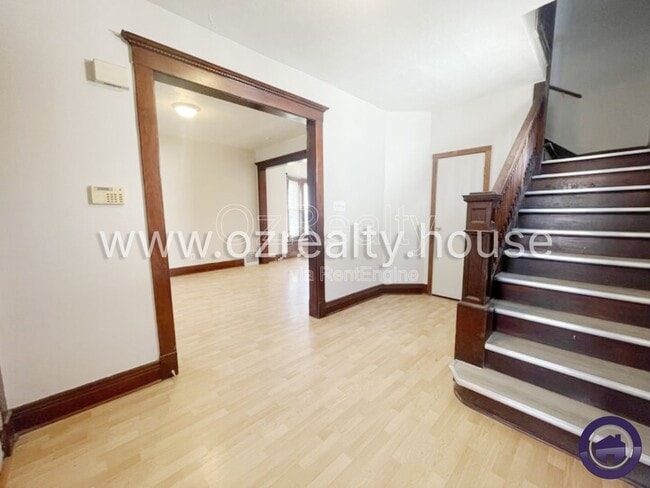 Photo - 1031 N Michigan St