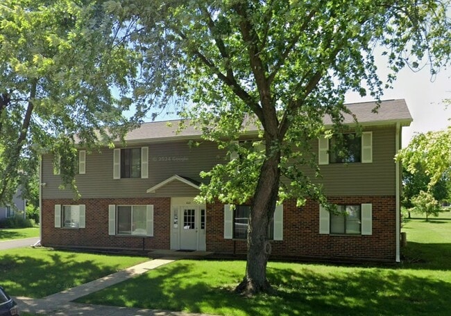 Building Photo - 460 Echo Ln