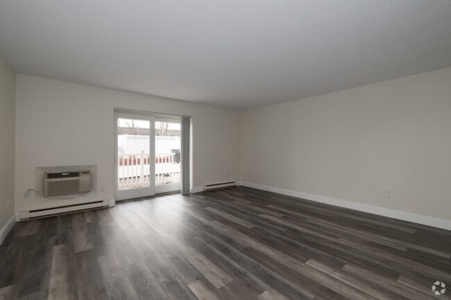 1 habitación, 1 baño - 700 pies cuadrados - Sala de estar - Towne House Apartments