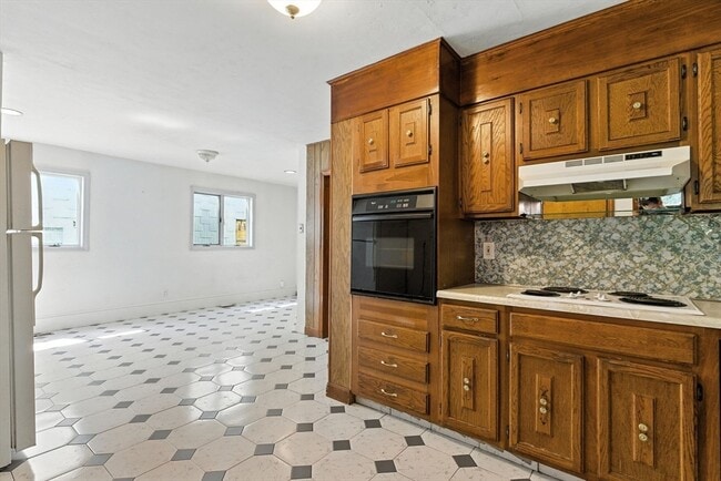 Photo - 647 E 3rd St Unit 1