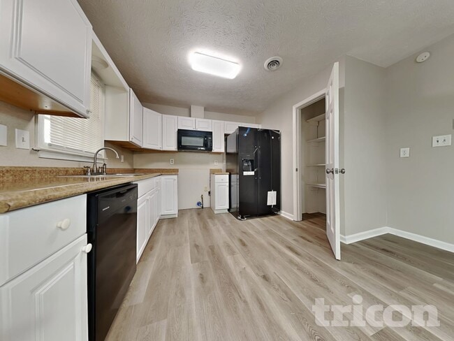 Photo - 3735 Linwood Way