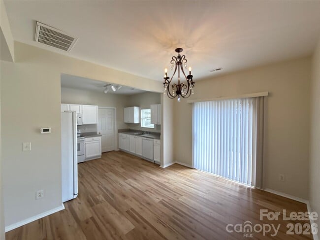 Photo - 9402 Darwick St