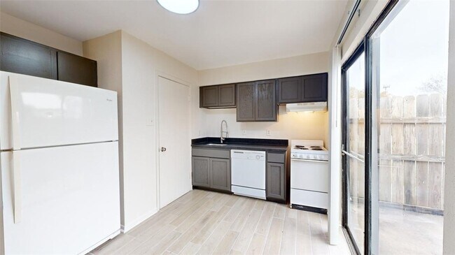 Photo - 725 Peppertree Dr Unit 25