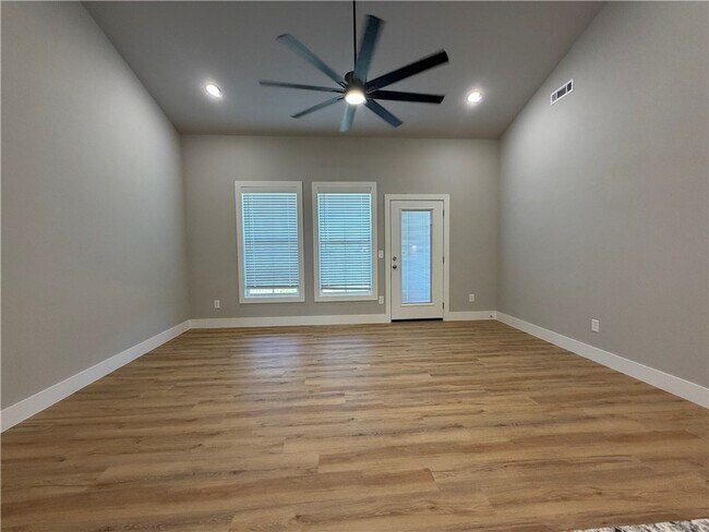 1036 Seaborn Wy