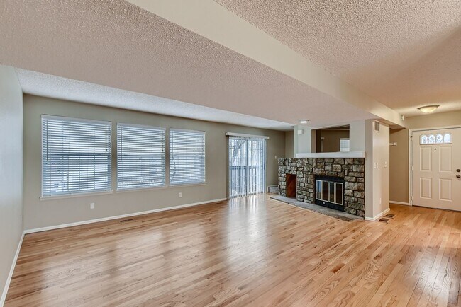 Photo - 3 Bedroom 3 Bath in Littleton next to horseshoe park!!