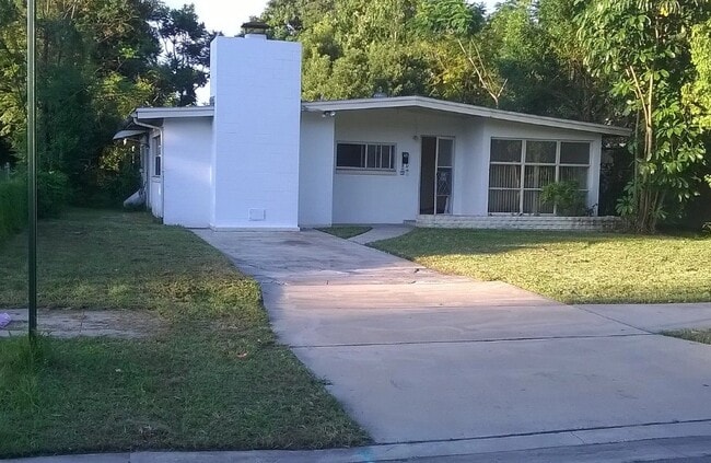 Building Photo - 615 18th St