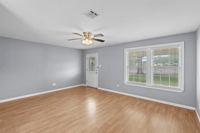 Photo - 112 Briarwood Ct