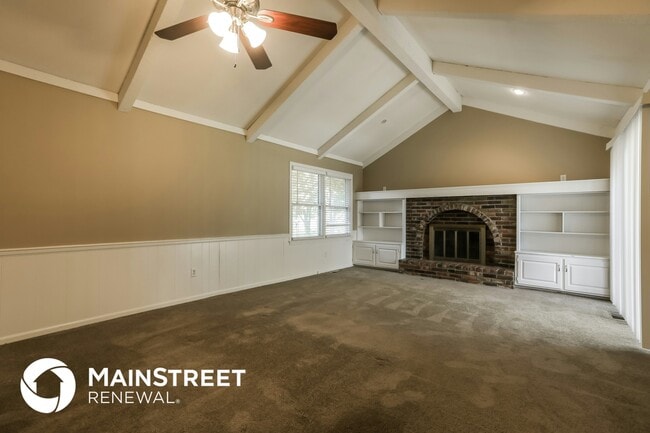 Photo - 404 Meadow Ln