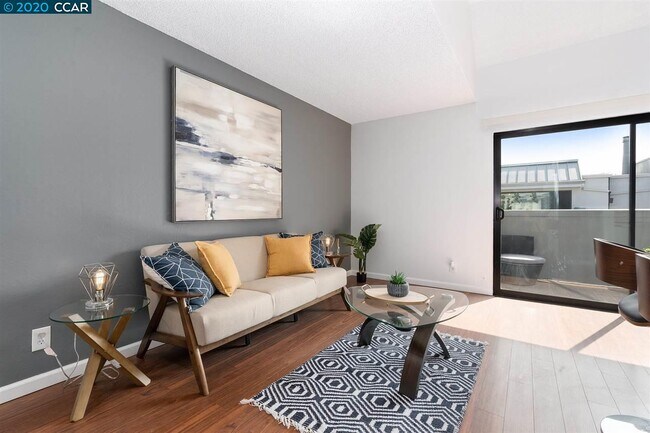 Photo - 3 Embarcadero W Unit 334