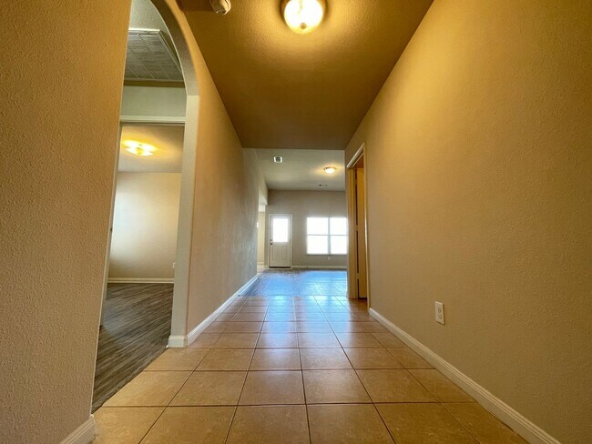 Photo - 207 Dodge City Trail